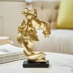 Forehead kiss figurine - Image 2